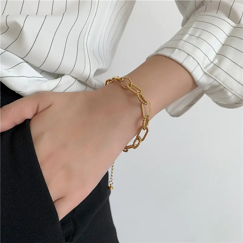 Minimalist 18K Gold-Plated Bracelet